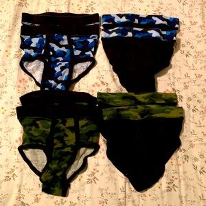 Free w/ purchase! Hanes boys briefs size small